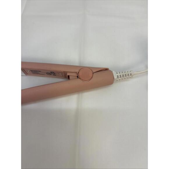 Vivitar Mini Flat Iron - Pink Travel Hair Straightener - 7" long - Picture 3 of 5